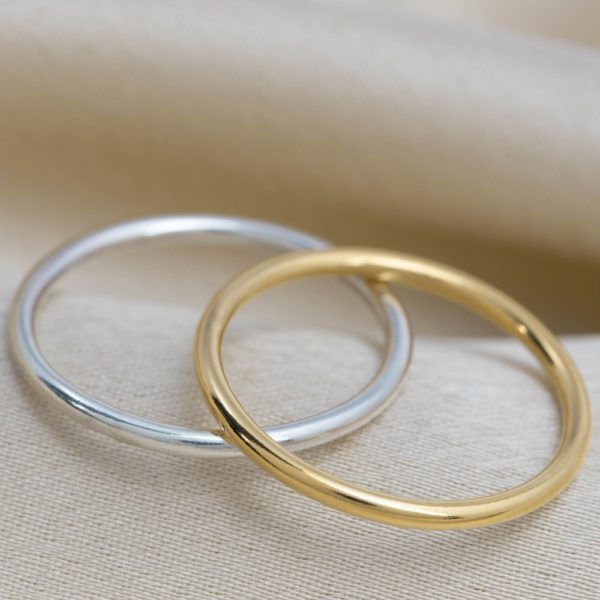 Fine solid gold rings. Beautiful Fine Silm Bands White Gold and Gold rings in solid gold.