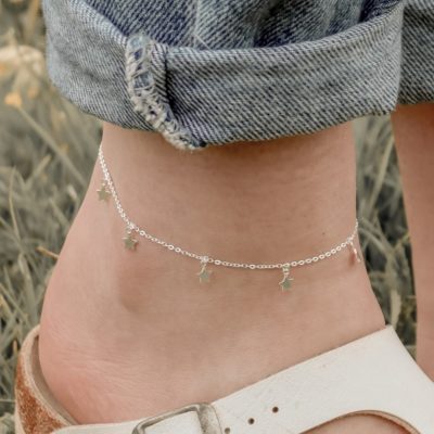 Channel the 90s with our sterling silver Star Anklet
